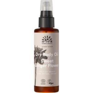 Deze lichte en voedende lichaamsolie hydrateert diep en laat de huid zijdezacht aanvoelen, zonder een vettig residu achter te laten. Voordelen van Sweet Ginger Flower Dry Body Oil: Diepe Hydratatie: De formule van de olie dringt diep door in de huid, waardoor deze gehydrateerd en soepel blijft, met een subtiele geur van gemberbloem. Zijdezachte Huid: De lichte textuur van de olie wordt snel opgenomen, waardoor de huid glad en zijdezacht aanvoelt zonder een plakkerig of vettig gevoel. Natuurlijke Voedingsstoffen: Gemberbloem staat bekend om zijn hydraterende eigenschappen en bevat natuurlijke antioxidanten die de huid voeden en beschermen. Aromatische Ervaring: De verleidelijke geur van gemberbloem zorgt voor een aangename aromatische ervaring, die zowel verfrist als kalmeert. Natuurlijke Ingrediënten: Net als alle producten van Urtekram bevat de Sweet Ginger Flower Dry Body Oil natuurlijke en biologische ingrediënten, vrij van schadelijke chemicaliën. Verwenning voor je Huid: Urtekram Sweet Ginger Flower Dry Body Oil biedt een verwenning voor je huid met de voordelen van gemberbloem. Laat deze olie je huid hydrateren en verzachten terwijl de verleidelijke geur van gemberbloem een betoverende aromatische ervaring biedt. Geniet van een zijdezachte huid en een heerlijk gevoel van luxe na elke toepassing.