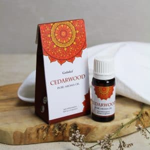 Goloka Cedarwood geurolie  De Goloka Sandelwood geurolie is een betoverende essentie. Doordrenkt met de aantrekkelijke, aardse geur van sandelhout. Deze geurige olie omhult je omgeving met een aura van rust, spiritualiteit en diepe sereniteit.