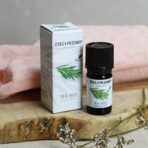 Maak kennis met deze heerlijke etherische olie Tea Tree. Deze olie, afkomstig van de bladeren van de Melaleuca alternifolia boom